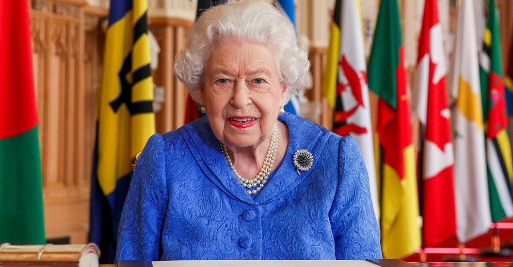 Drottningen säger i ett uttalande att hon och familjen är ledsna över att höra hur Meghan Markle och prins Harry mått.