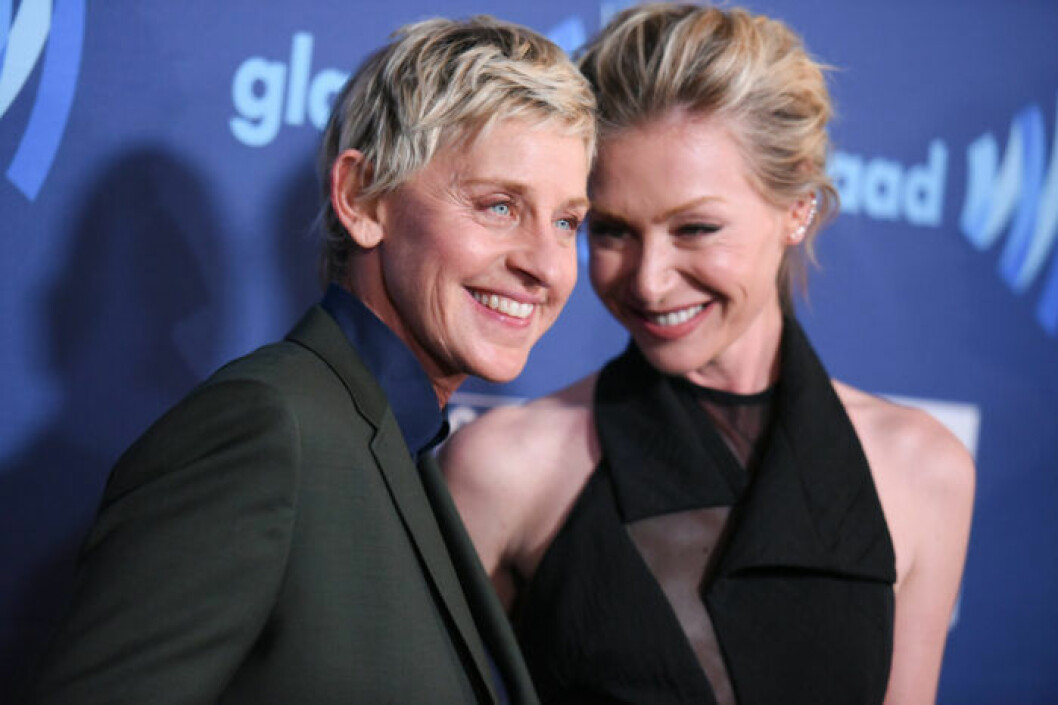 Ellen DeGeneres och Portia de Rossi träffades innan Portia hade kommit ut som gay. Ellen DeGeneres och Portia de Rossi