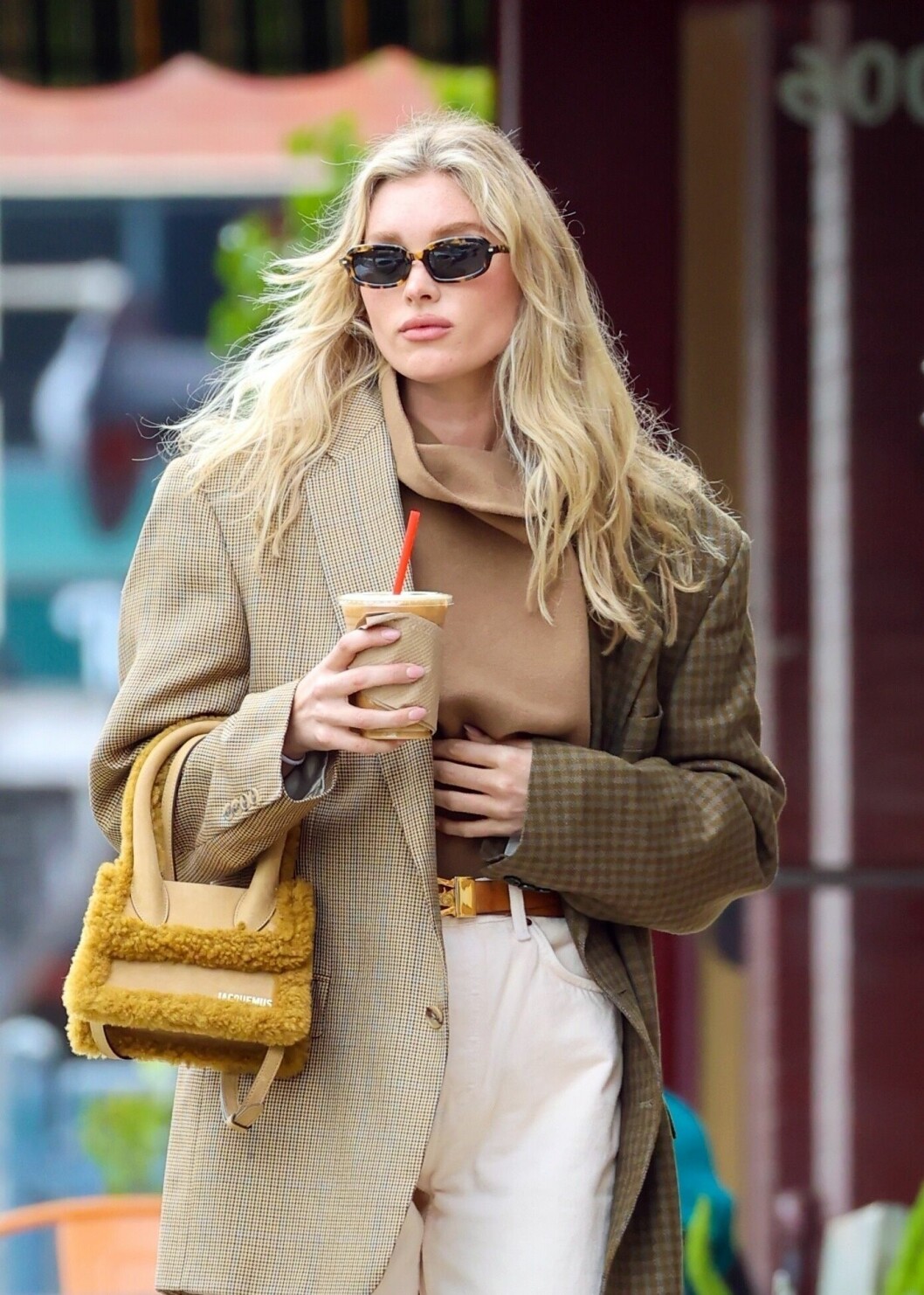 Svenska modellen Elsa Hosk har en så kallad Butterfly cut. elsa hosk frisyr 2022