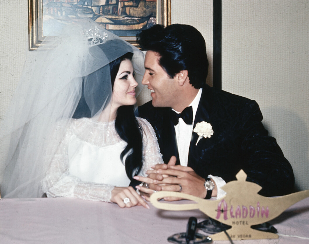 Elvis och Priscilla Presley vid sitt bröllop.