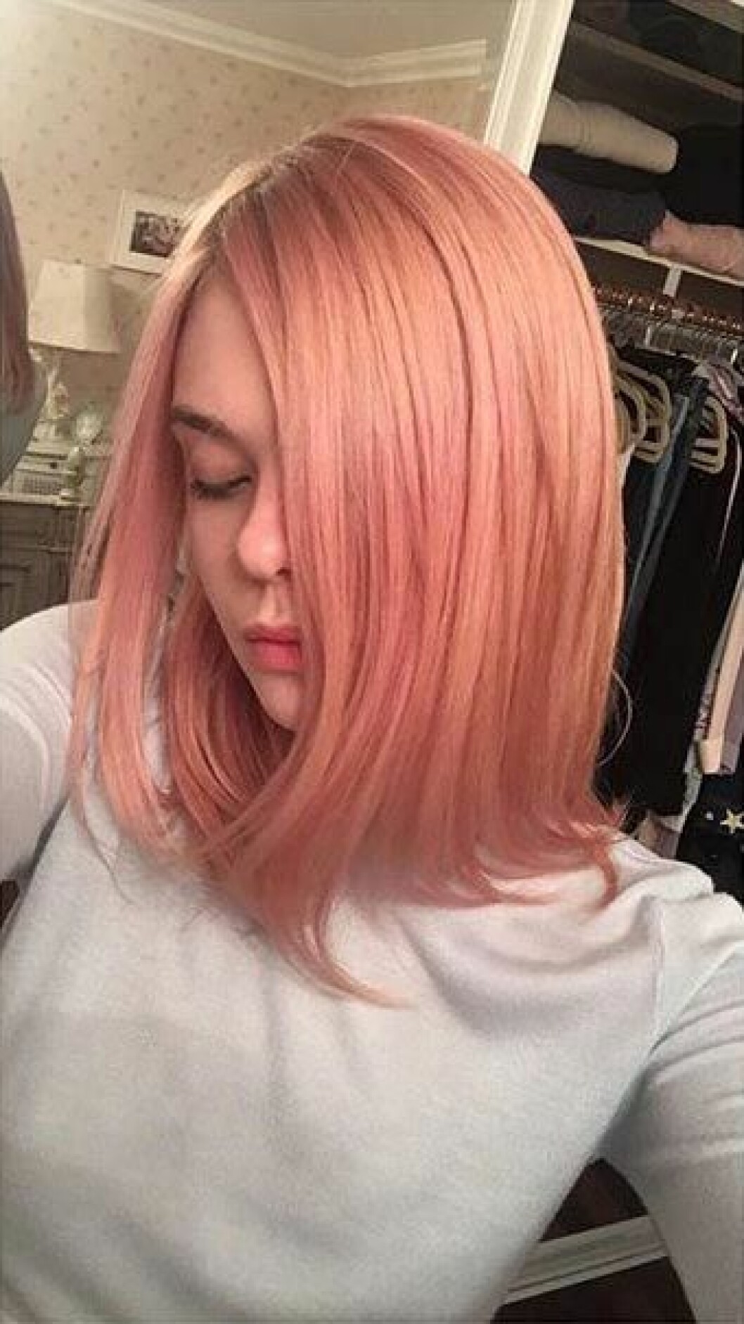Elle Fanning i rosa hår