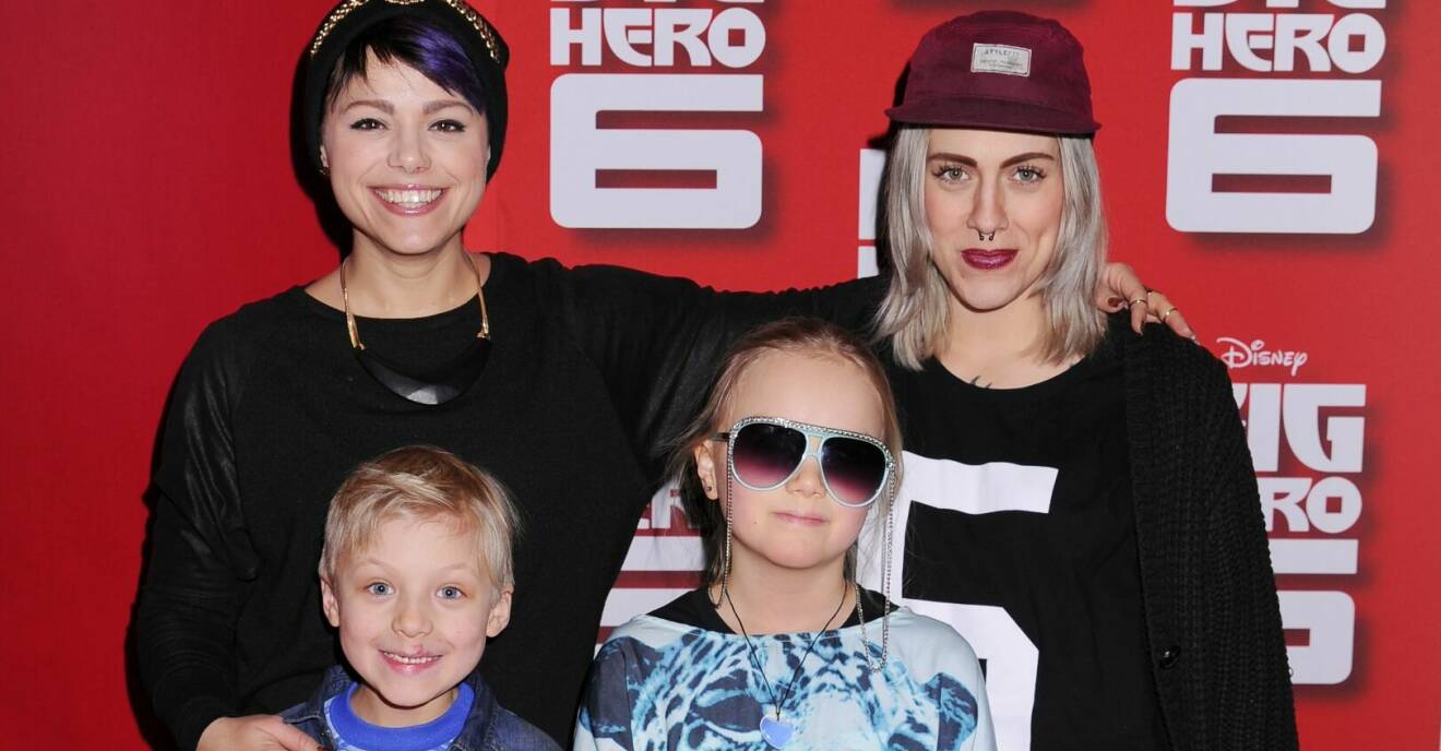 Emma Pettersson tillsammans med Camilla Wikström och deras barn på Big Hero 6 2015