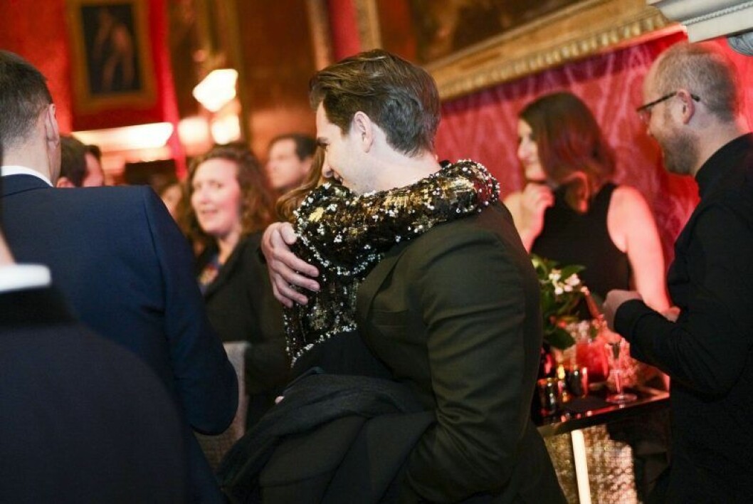 Emma Stone och Andrew Garfield kramas