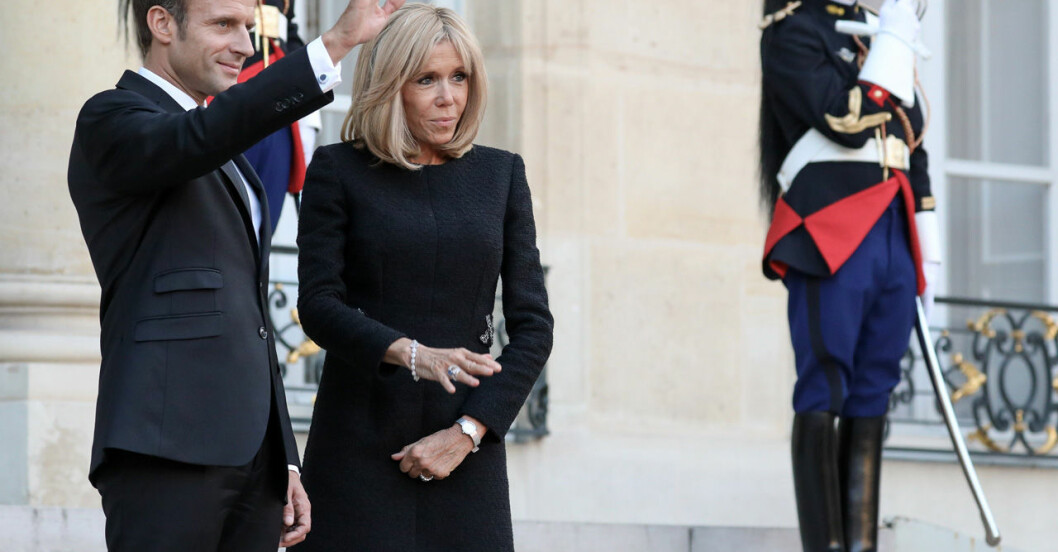 EMMANUEL MACRON, 43 OCH BRIGITTE MACRON, 67