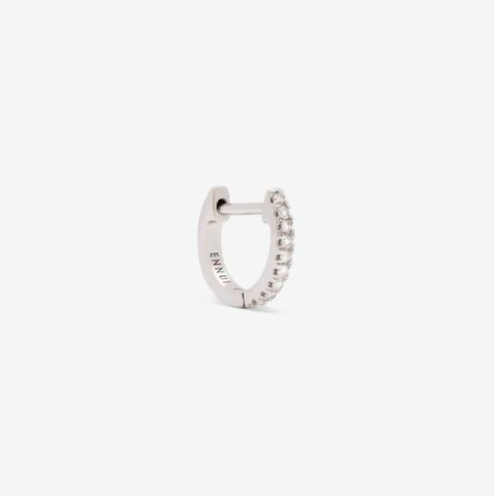 Örhänge, Ennui Atelier. Mini-hoop från Ennui Atelier. Silverörhänge med diamanter på.