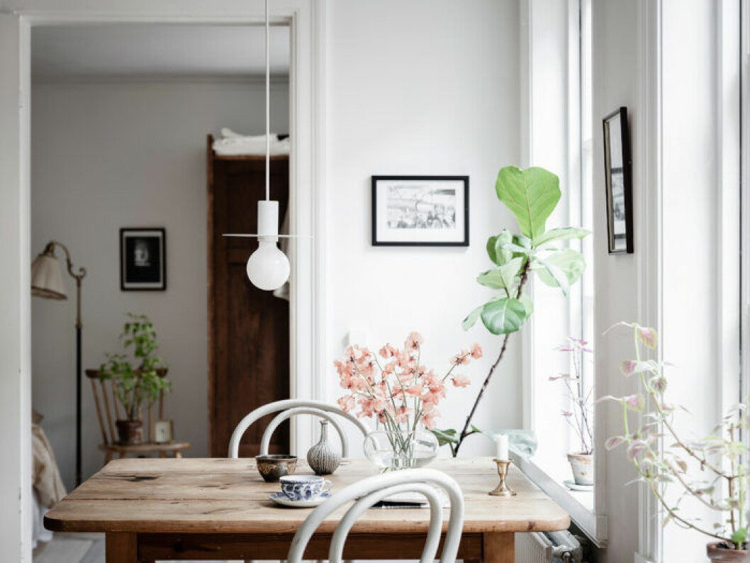 Styling: Nouvel interiör Foto: Anders Bergstedt för <a href="https://entrancemakleri.se/hem-till-salu/" target="_blank" rel="noopener">Entrance mäkleri</a>/Mäklare: Jessica Fridstedt Fynda lyxig inredning till kök och vardagsrum på loppisar och i vintagebutiker