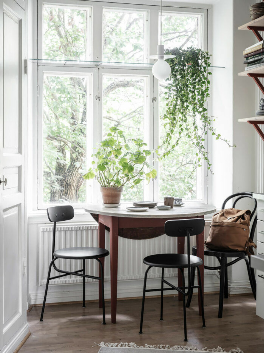 Foto: Anders Bergstedt Styling: Nouvel interior för Entrance Mäkleri/mäklare: Erika Bergholm Att ta hand om växter ger oss vårkänslor hemma