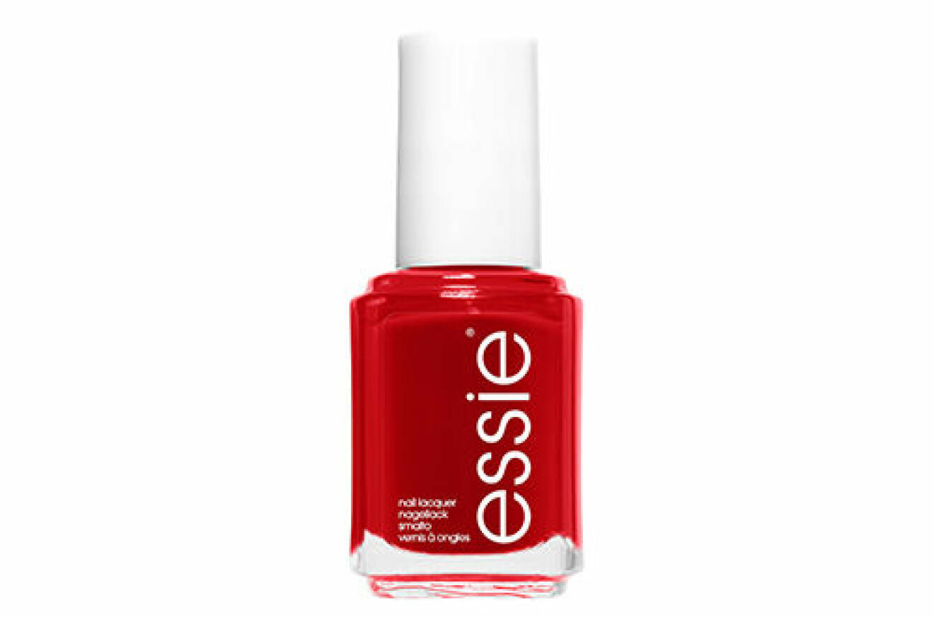 Rött nagellack i färgen Forever Yummy från Essie