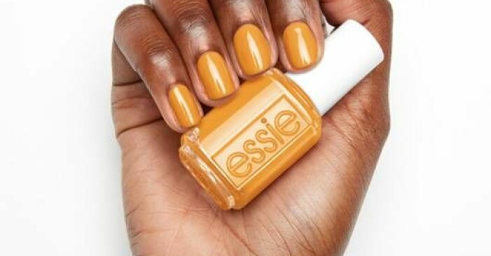 mättad gul nagellacksfärg från essie