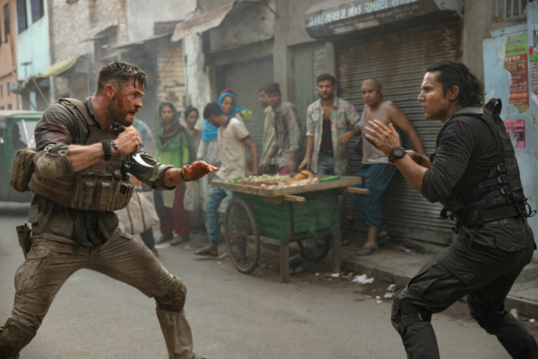 Chris Hemsworth spelar huvudrollen i <em>Extraction</em>. En bild på skådespelaren Chris Hemsworth i filmen Extraction.