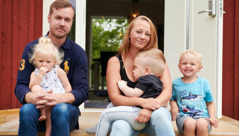 Familjen utökades med tre barn inom en tre års tid.