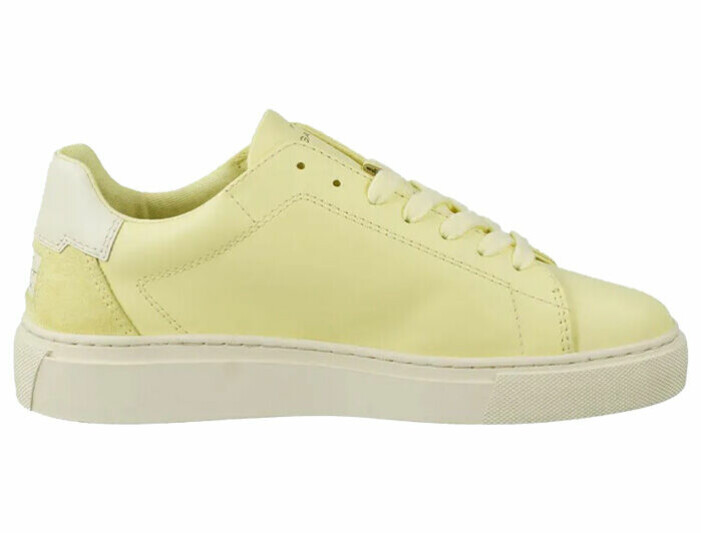 Klicka på bilden för att komma direkt till skorna. gula sneakers för dam från gant