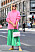 streetstyle kvinna i rosa tröja och grön kjol