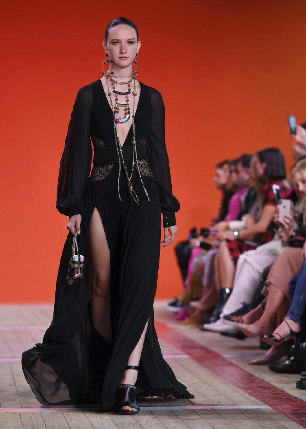 Elie Saab Trender våren 2020 svart bohemklänning Elie Saab