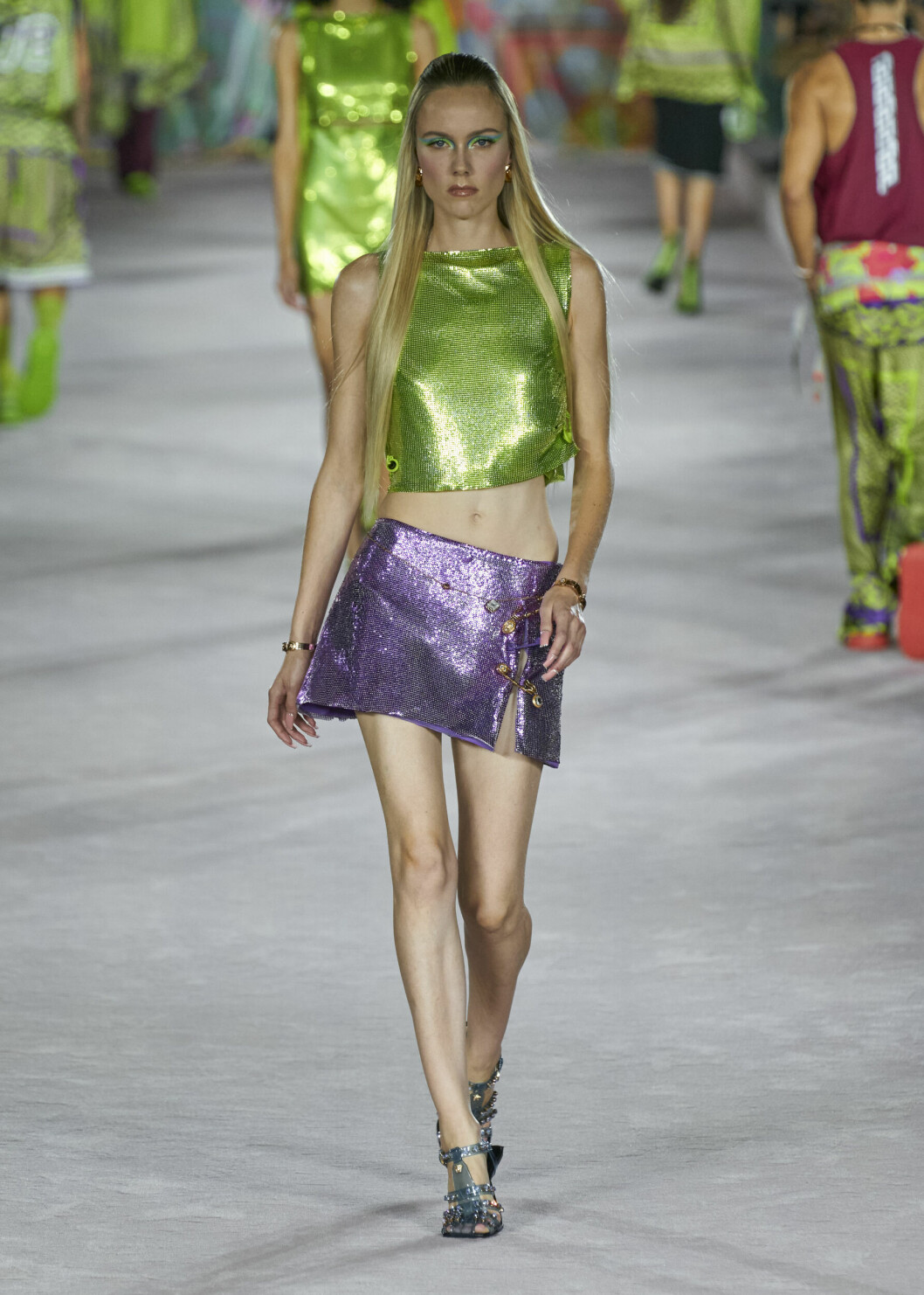 Versace Versace ss 22 grön topp med lila kjol