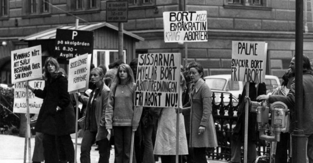 Grupp 8 demonstrerar för fri abort 1968. Grupp 8 demonstrerar för fri abort.