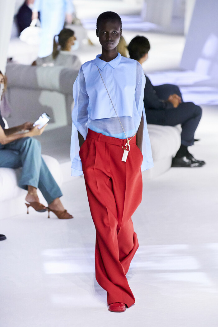 Fendi Fendi ss 21 blå och röd look