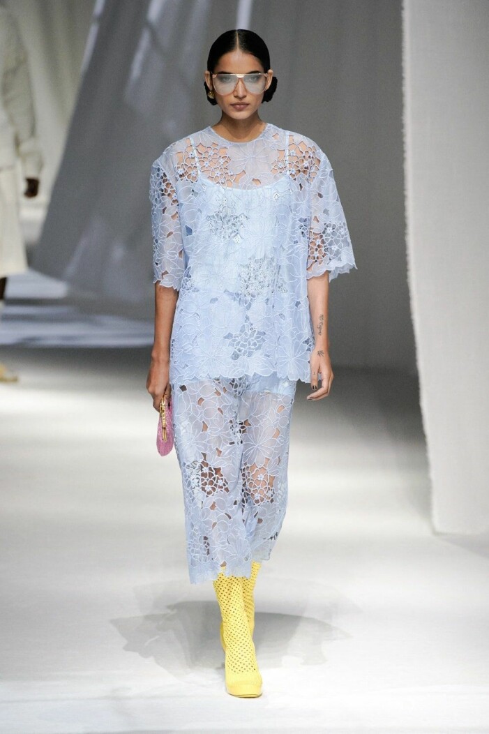 Fendi fendi ss 21 ljusblå spetslook