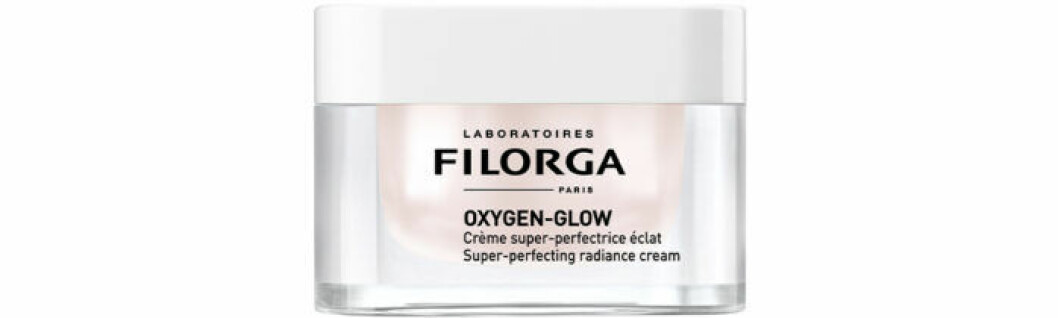Ansiktskräm som ska lämna huden me glow och lyster