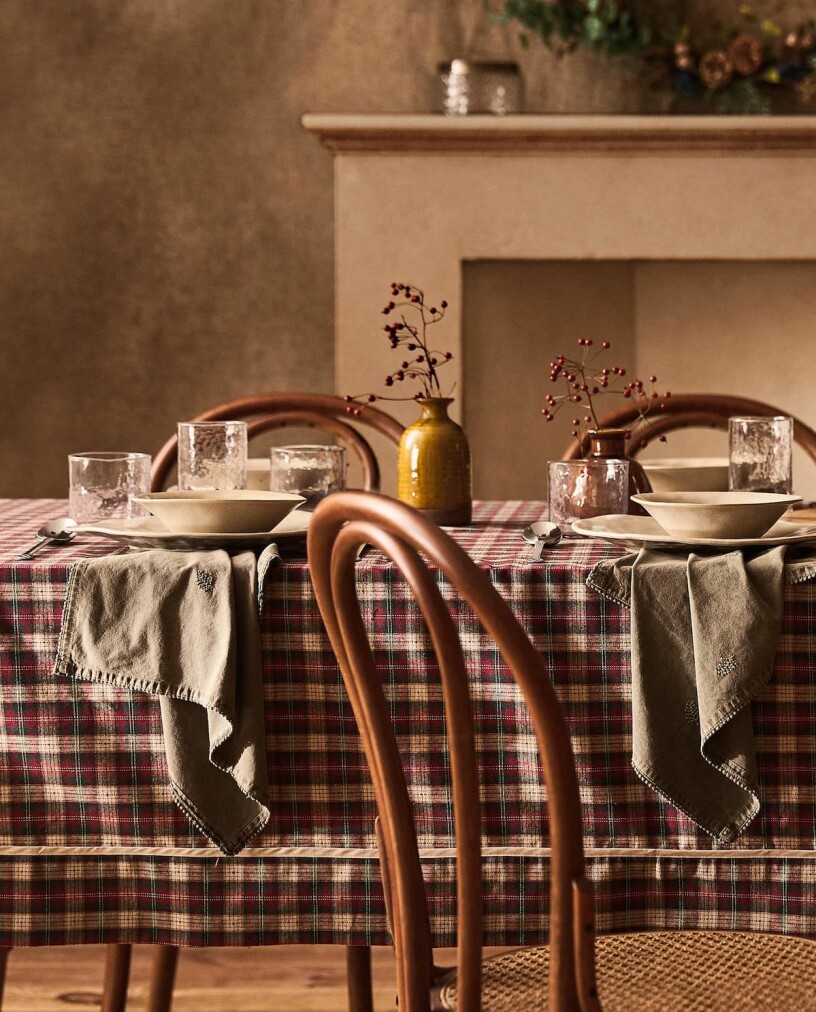 Flanell är även ett fint val i juldukningen! Foto: Zara Home