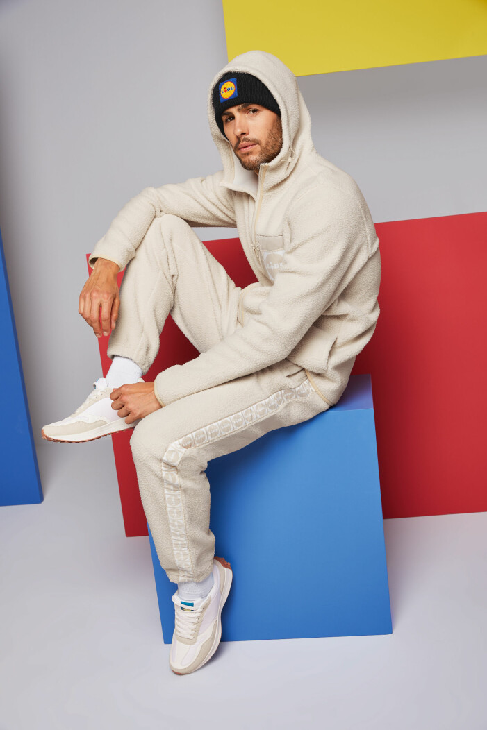 Fleccetröja och fleecebyxor från Lidl i beige.