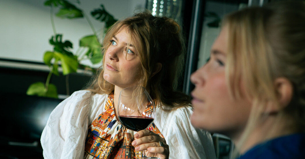 Ha vinprovning med dina vänner! Frida Lund och Elsa Billgren