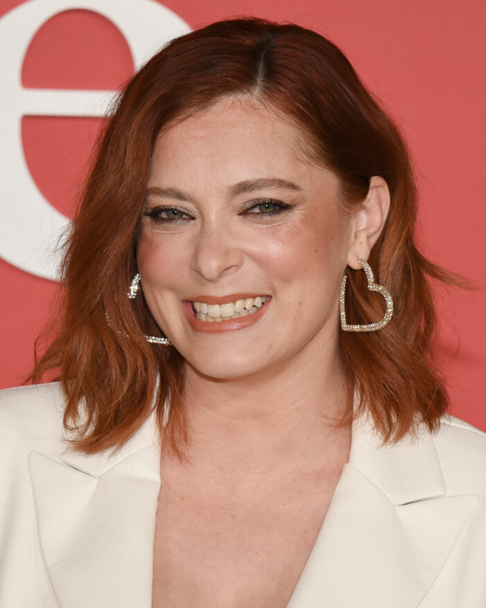 Skådespelaren Rachel Bloom från tv-serien <em>Your Place Or Mine </em>i frisyren lob. Frisyr lob