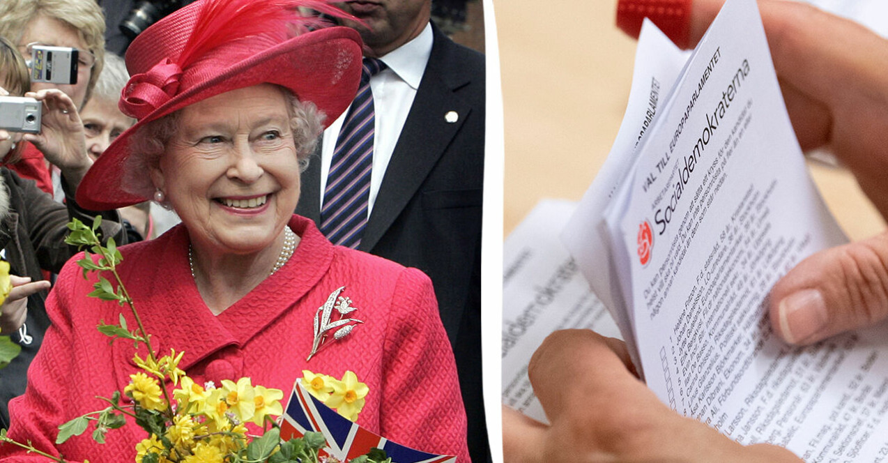Drottning Elizabeth i röd kappa och hatt. Bredvid valsedlar inför riksdagsval.