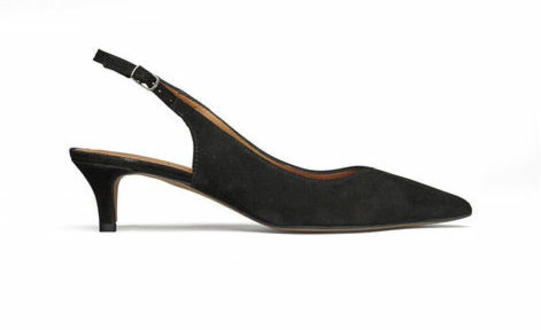 <a href="http://www.ganni.com/shop/shoes/megan-suede-pumps/S0491.html?dwvar_S0491_color=Black#start=7" target="_blank">Slingback</a>, 1 899 kr, Ganni. pumps-slingback-ganni