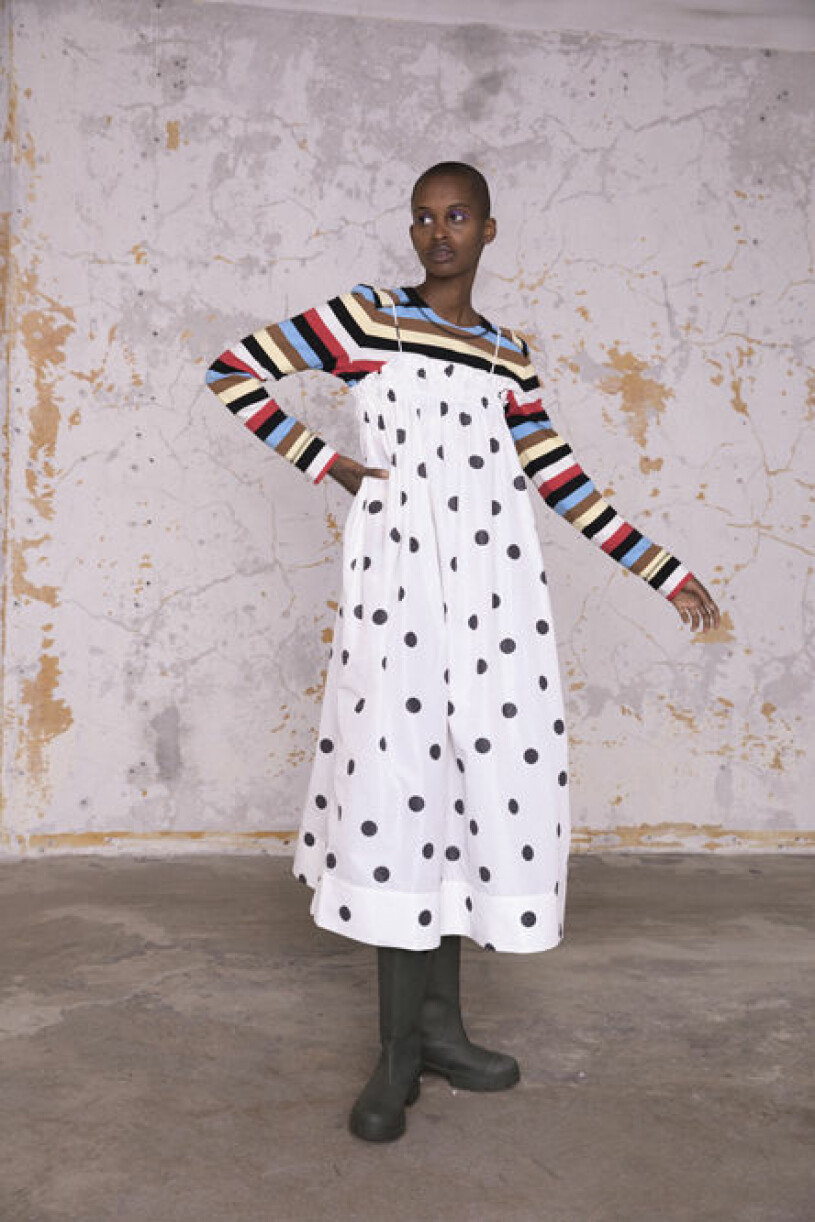Klänning i siden/elastan, XS–XL, 4 590 kr, Ganni. Ganni pre-fall 2020 prickig volangklänning