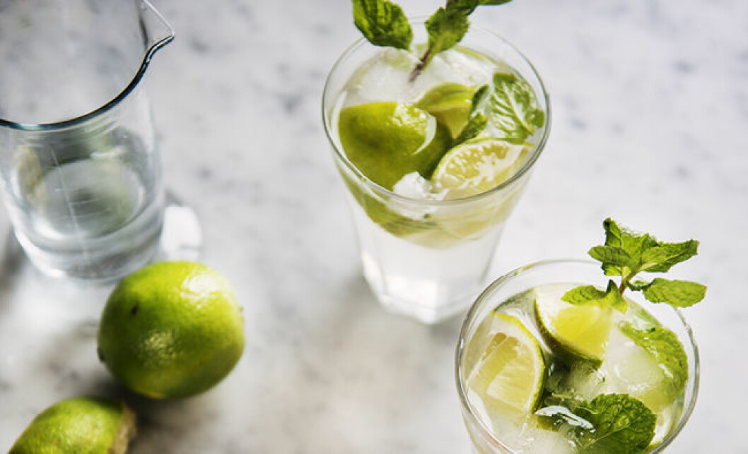 Prova att byta ut GT:n mot en drink med gin, fläder och mynta, recept finns i slutet av artikeln.