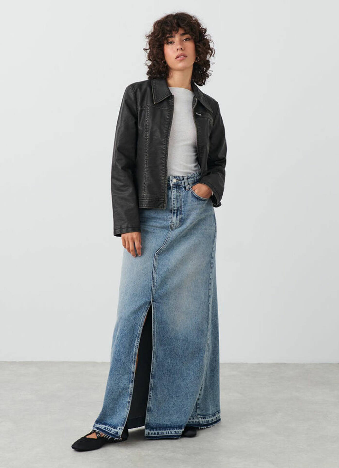 Extra lång jeanskjol från Gina Tricot