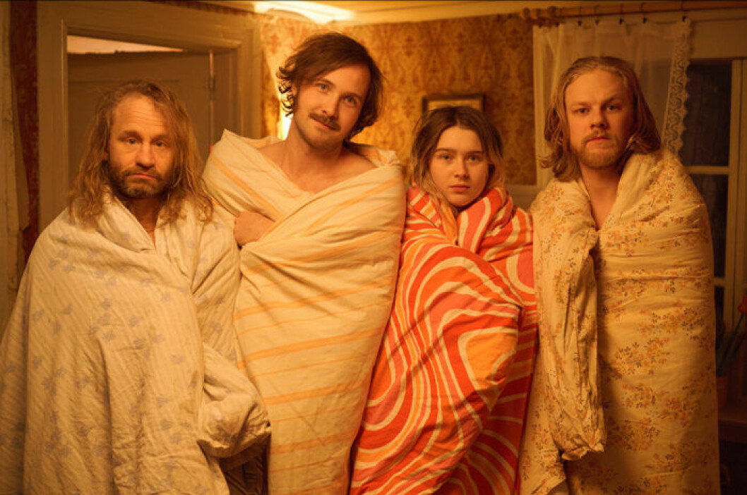 Gösta har premiär på HBO den 1 juli. En bild på skådespelarna i tv-serien Gösta, som har premiär på HBO den 1 juli.