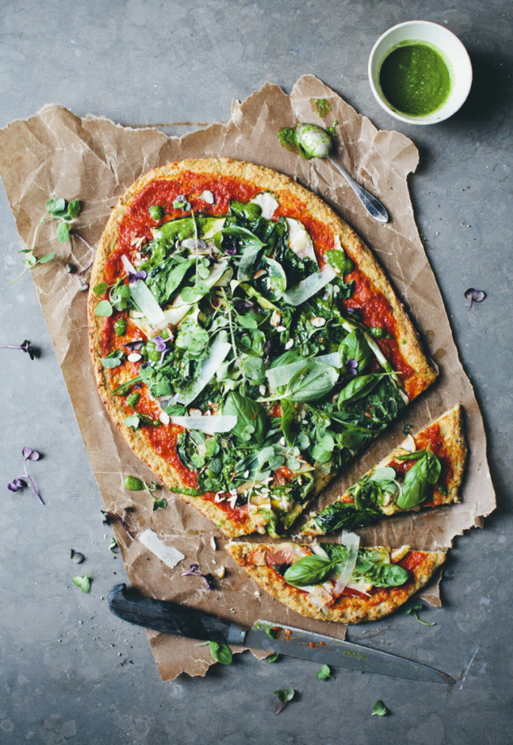 PIZZA PÅ BLOMSKÅLSBOTTEN HÄRLIGT GRÖN PIZZA PÅ BLOMSKÅLSBOTTEN