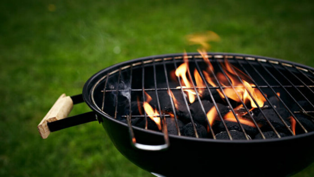 Grillsäsongen har redan börjat. Bikarbonat är ett av många knep för att rengöra gallret.