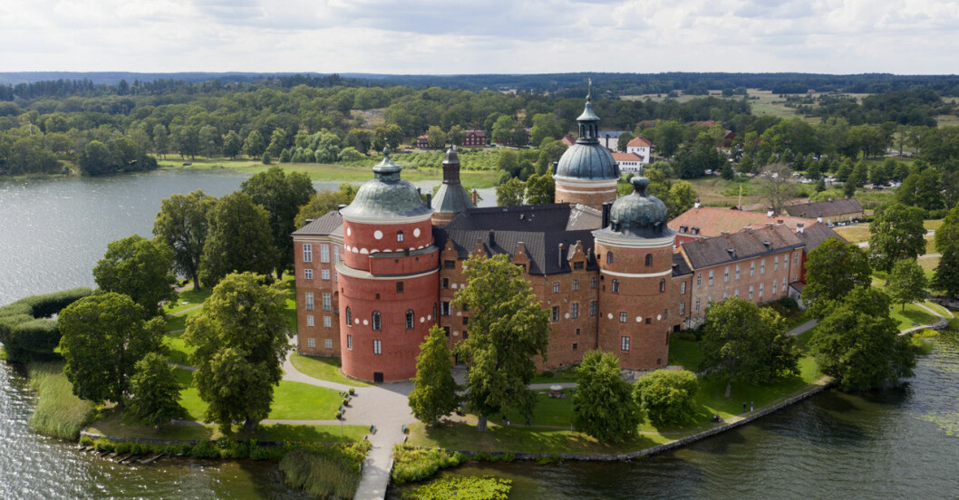 På Gripsholms slott finns statens porträttsamling med tusentals målningar av kända personer från 1500-talet till i dag.