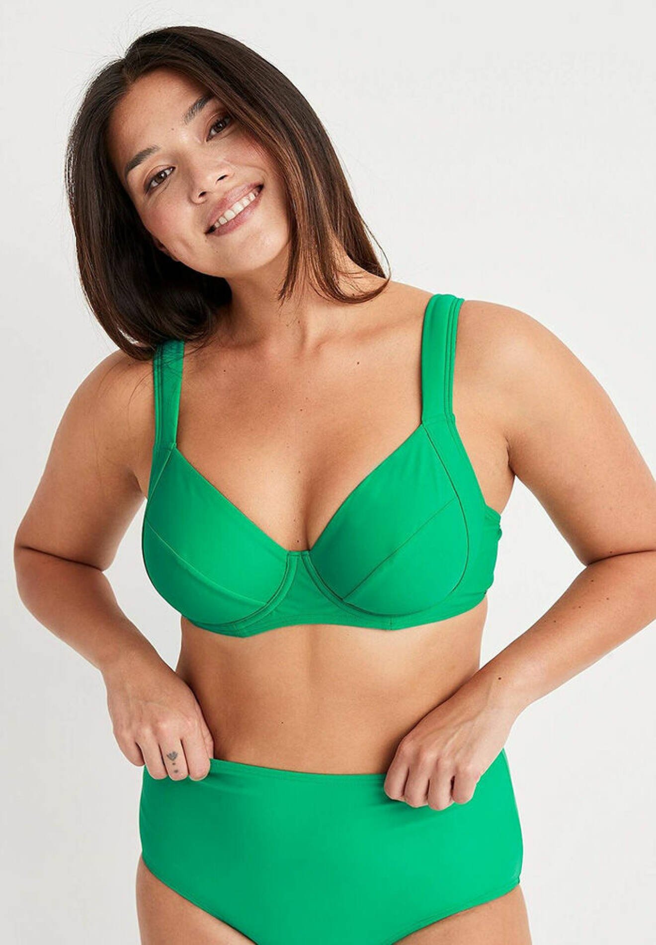 Grön bikini med hög midja och breda axelband från Cellbes