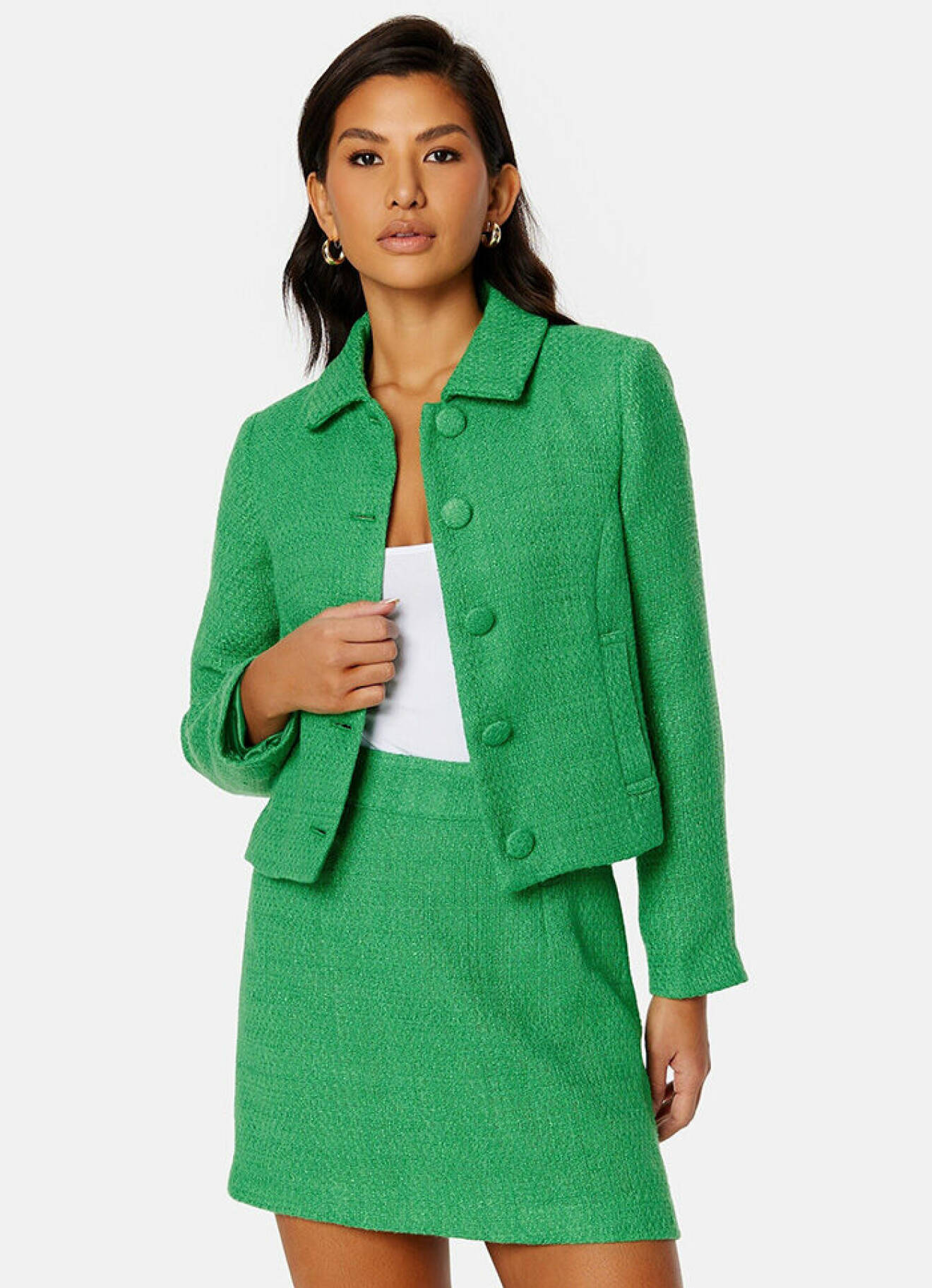 Grön kort boucléjacka med matchande kjol från Bubbleroom