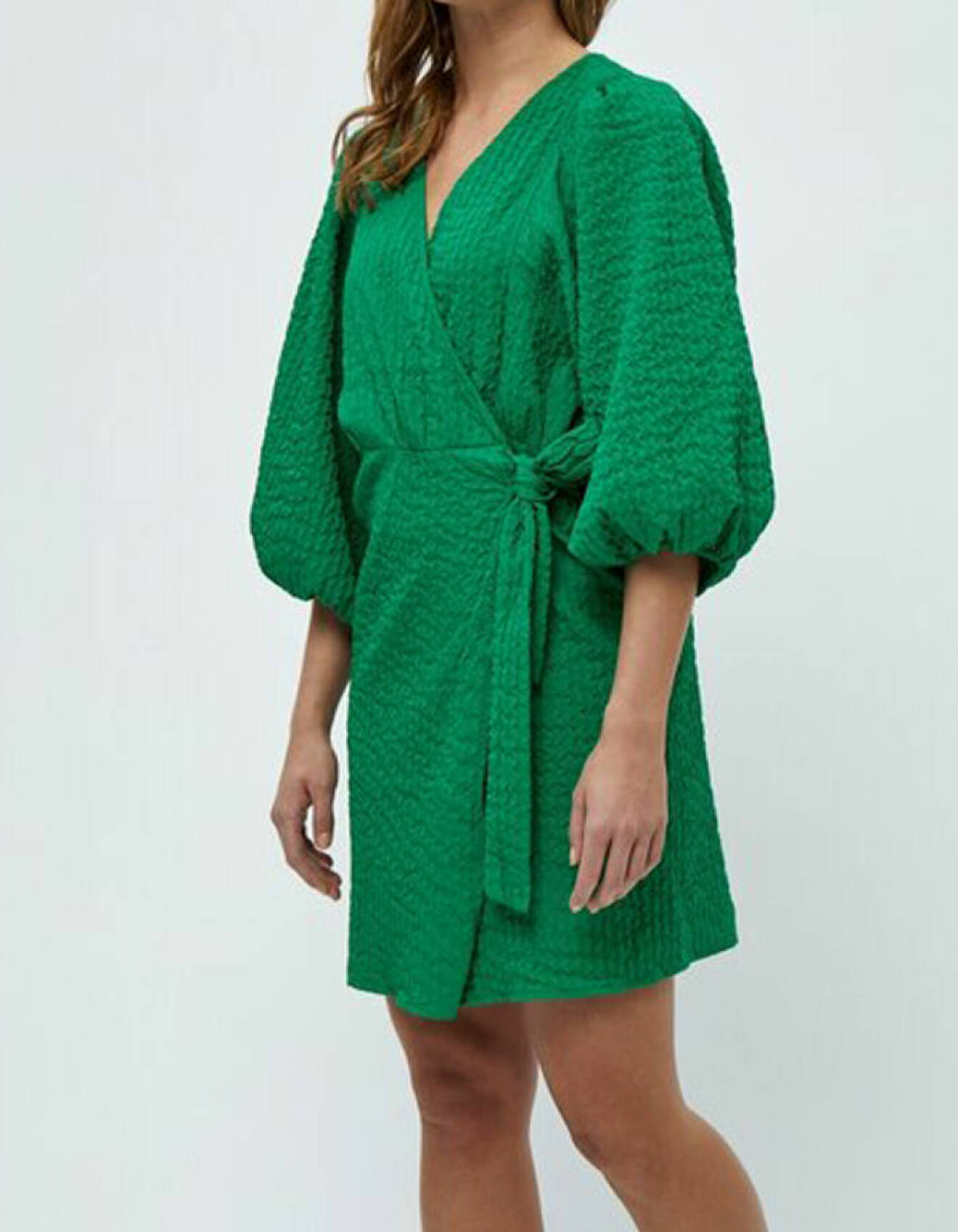 grön omlottklänning för dam från Minus 2022