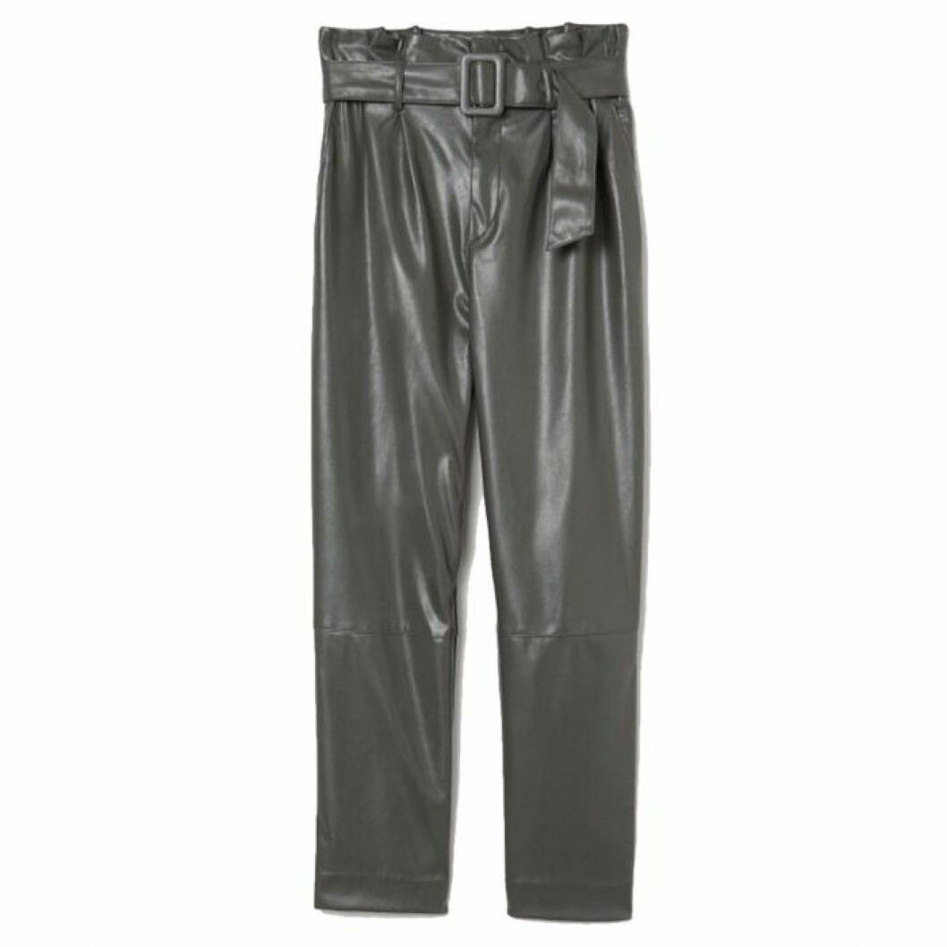 Byxor från H&M, 299 kronor. Gröna byxor i läderimitation