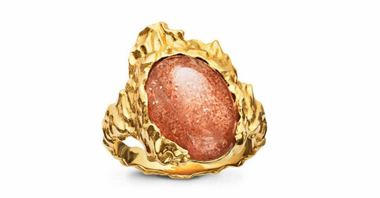guldpläterad ring med sten från Maanesten