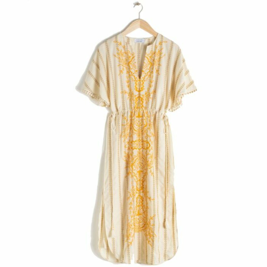 Gulmönstrad kaftan