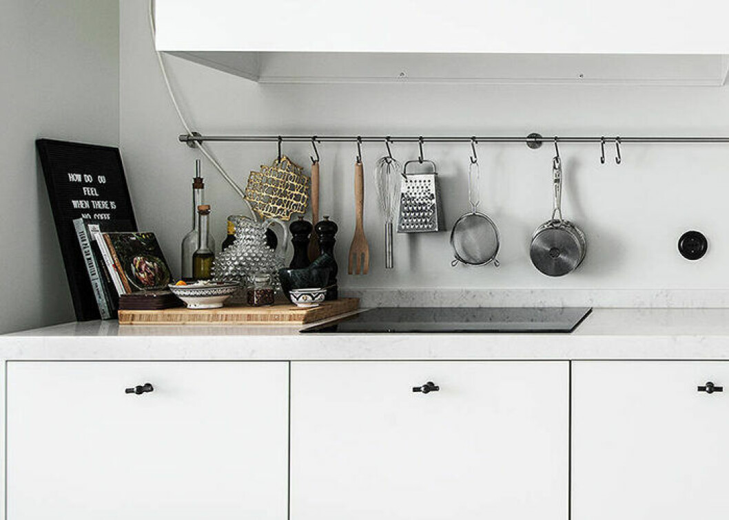 Välj trä, glas och rostfritt istället för plast i köket. Foto: Nick Neo för Alexander White/mäklare: Anna Herin Hållbara materialval i köket är trä, glas och rostfritt