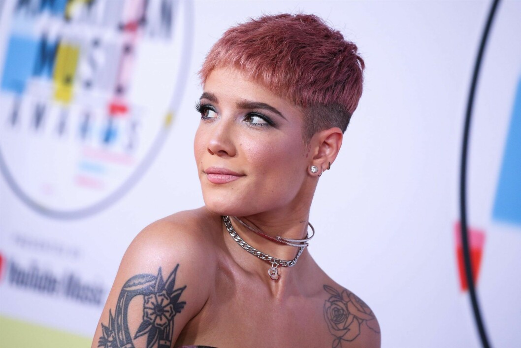 Namnet Halsey är trots likheten inte inspirerat av artistens verkliga förnamn Ashley. halsey