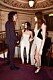 Harry Styles, Kendall Jenner och Cara Delevingne står i en trappa