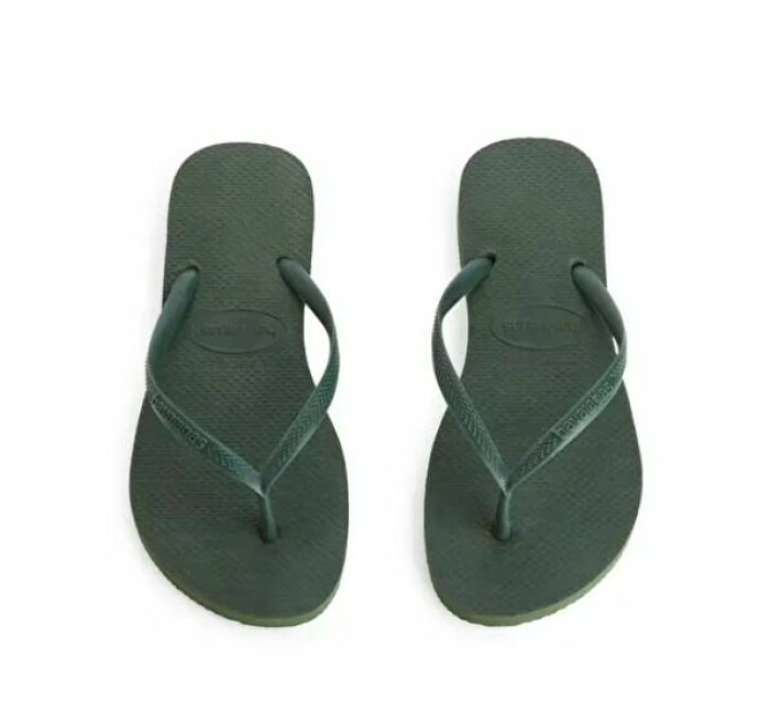Flip-flop, Havaianas. <a target="_blank" rel="nofollow" href="https://track.adtraction.com/t/t?a=1272113589&as=1218462148&t=2&tk=1&epi=an-dromkop&url=https://www.arket.com/en_sek/women/shoes/product.havaianas-slim-flip-flops-green.0853582005.html">Klicka på bilden för att komma direkt till produkten!</a> Mörkgröna flip-flops från Havaianas.