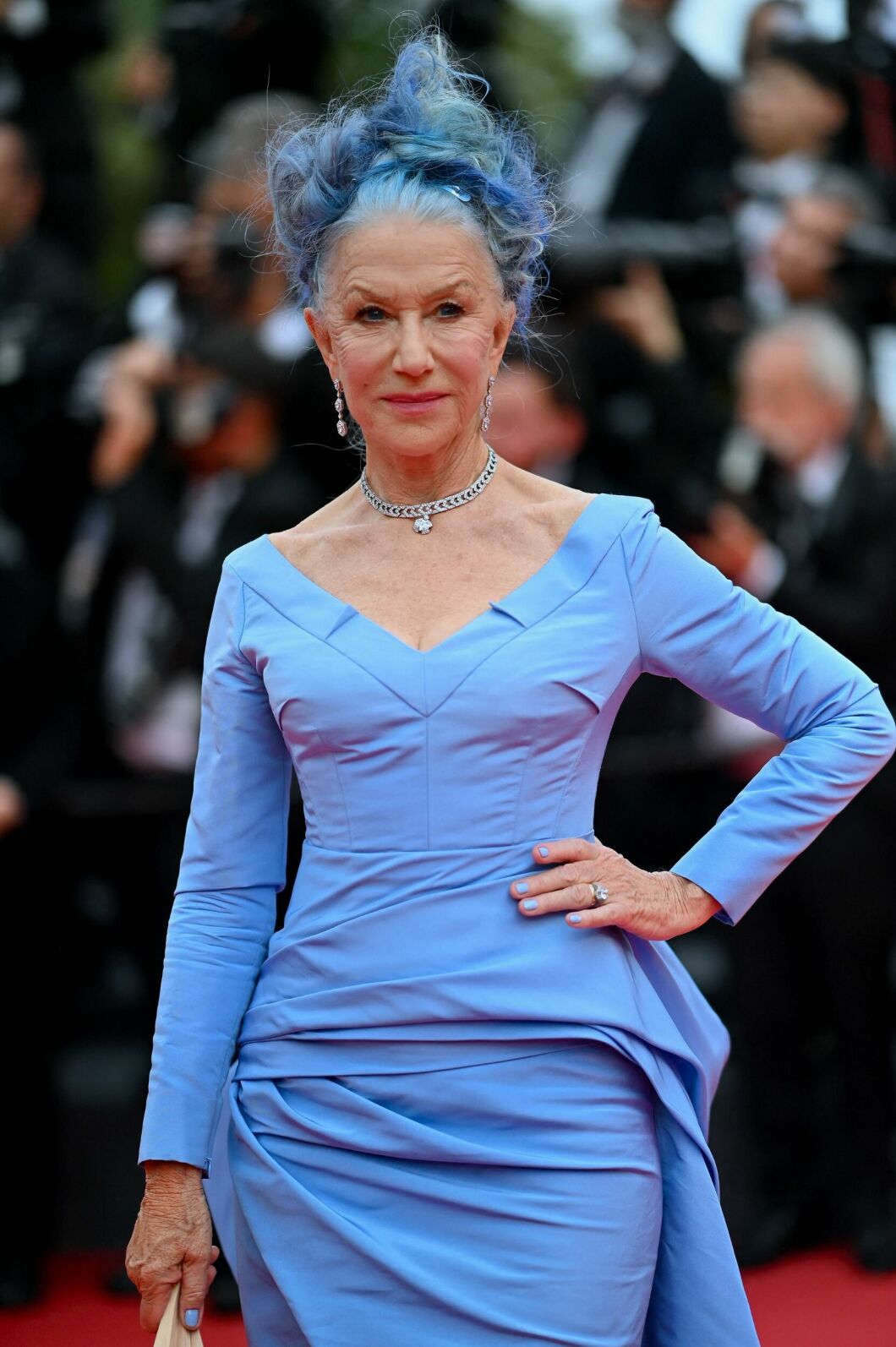 Helen Mirren hade blått hår på Cannes filmfestival 2023 | Femina