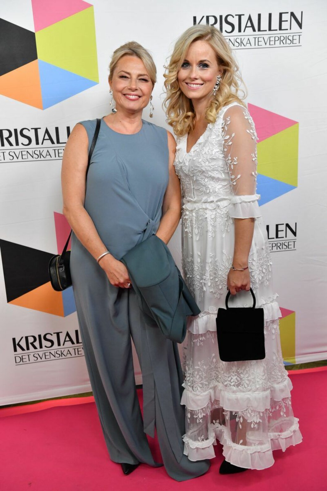Helena Bergström och Helena af Sandeberg. Helena Bergström och Helena af Sandeberg på röda mattan på Kristallen 2019