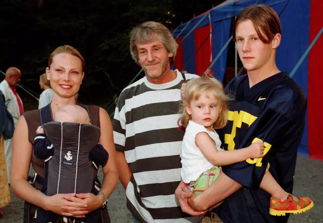Helena Bergström tillsammans med familjen 1998. 
