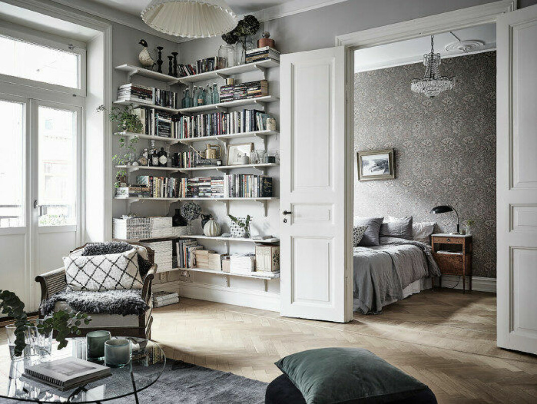 Johanna Bradfords hem har inspirerat många. Klängväxten ger både grönska och ett fint strukturbrott. Foto: Andreas Bergstedt för<a href="http://entrancemakleri.se/" target="_blank" rel="noopener"> Entrance Mäkleri</a>